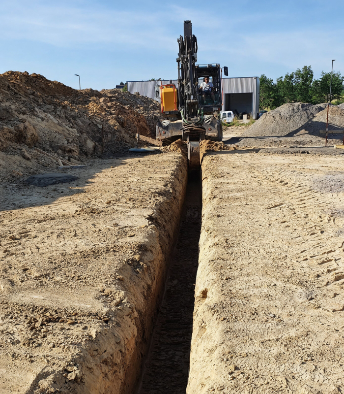 Création de tranchée pour réseaux Réalisation de tranchée pour réseaux et assainissement par Ecoterrassement à Cambon avec pelle mécanique