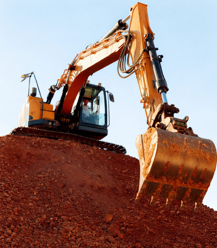 Terrassement avec pelle mécanique Pelle mécanique en travaux de terrassement à Cambon par Ecoterrassement pour préparation de terrain